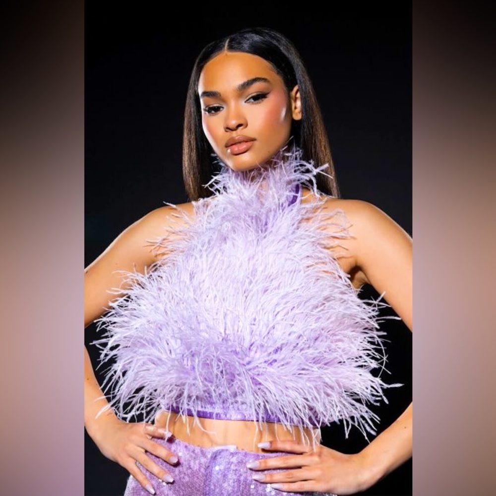 VIDEO AVAILABLE. OSTRICH FEATHER TOP